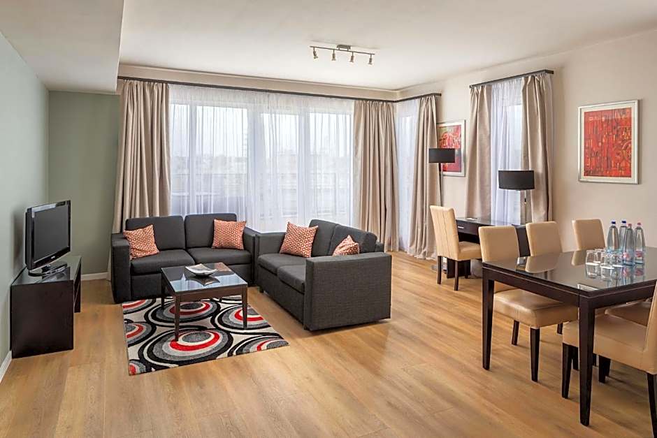 Escala Hotel & Suites