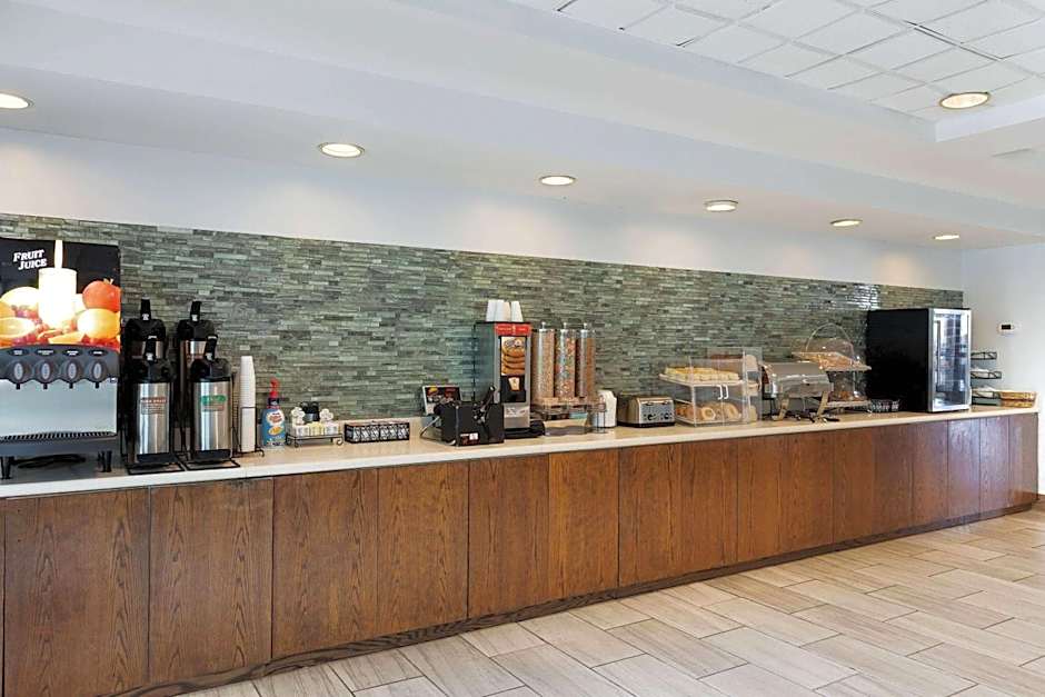 La Quinta Inn & Suites by Wyndham Omaha Airport Downtown
