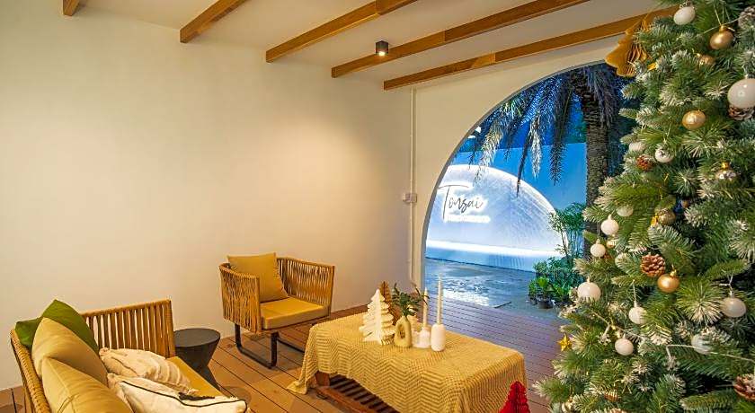 Tonsai Tropical Phi Phi Island