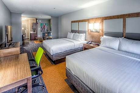 2 Queen Suite Hearing Accessible Sofa Bed