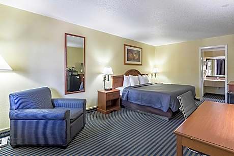 1 King Bed Nonsmoking