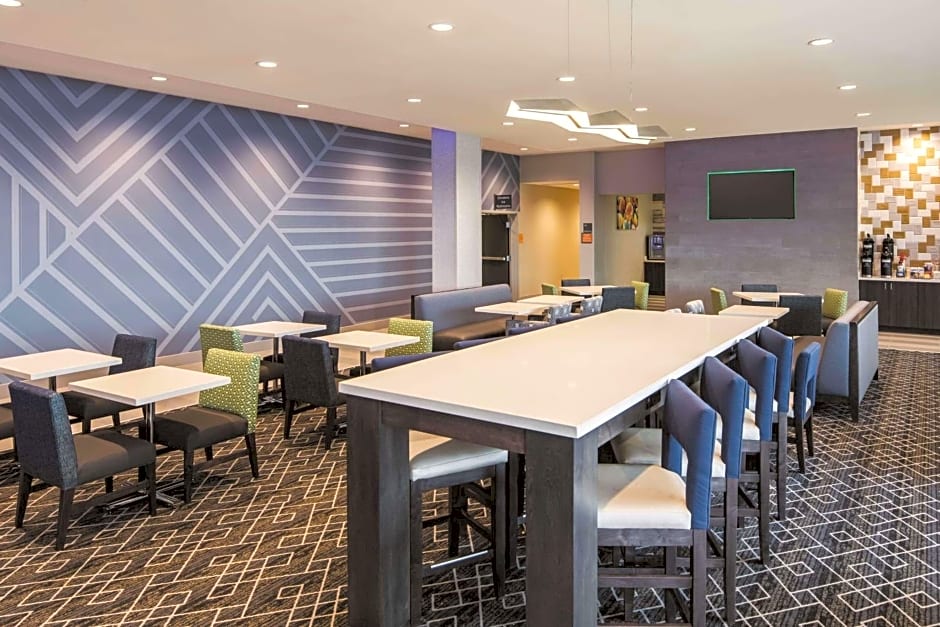 La Quinta Inn & Suites by Wyndham McDonough