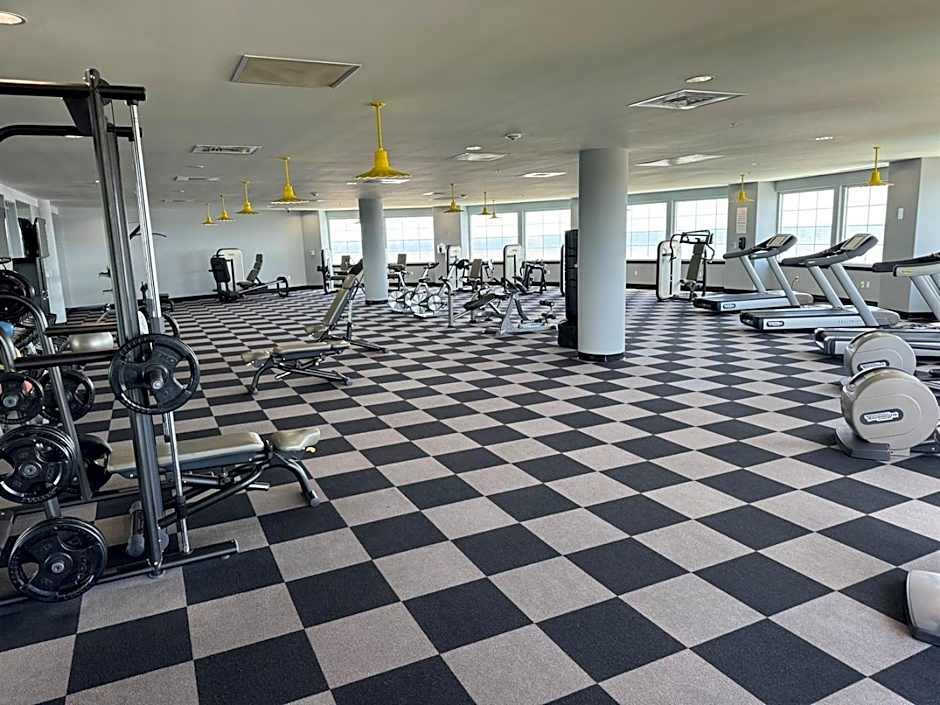 XL Terrace, Lazy River, I-O Pools, Game Room, Spa, Beach, Luxury 2-2 Penthouse!