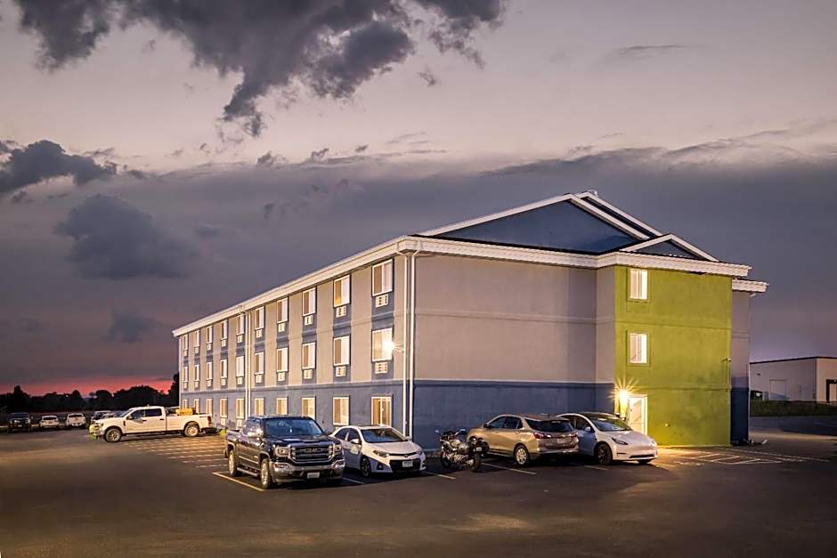 Super 8 by Wyndham Osseo WI