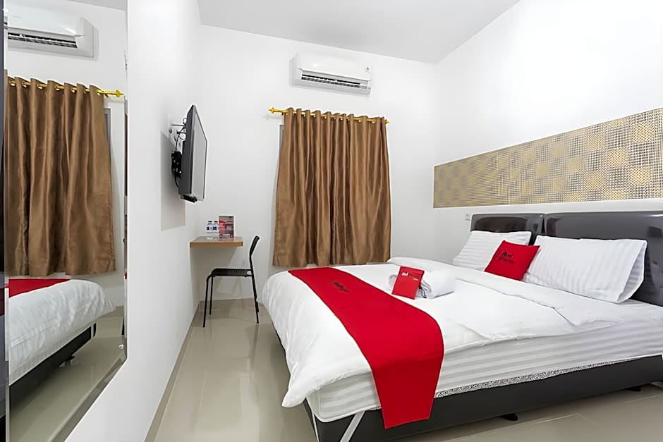 RedDoorz Plus @ Boulevard Residence BSD