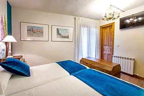 Twin Room with Bathroom