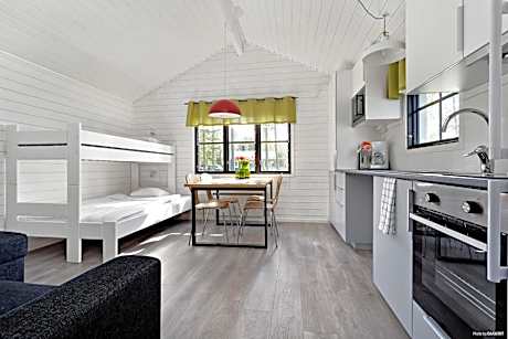 Large Cottage (4 Adults)