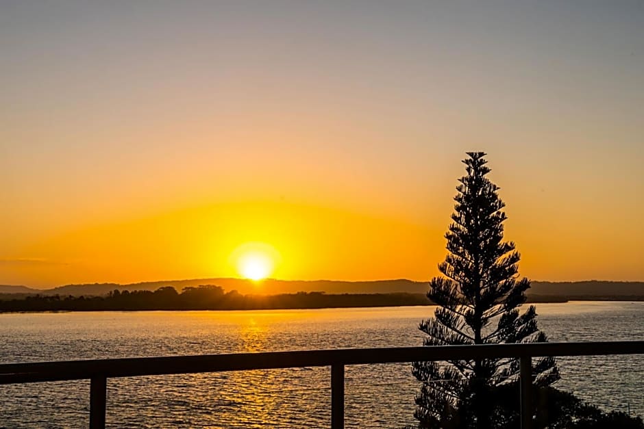 Riverside Holiday Apartments