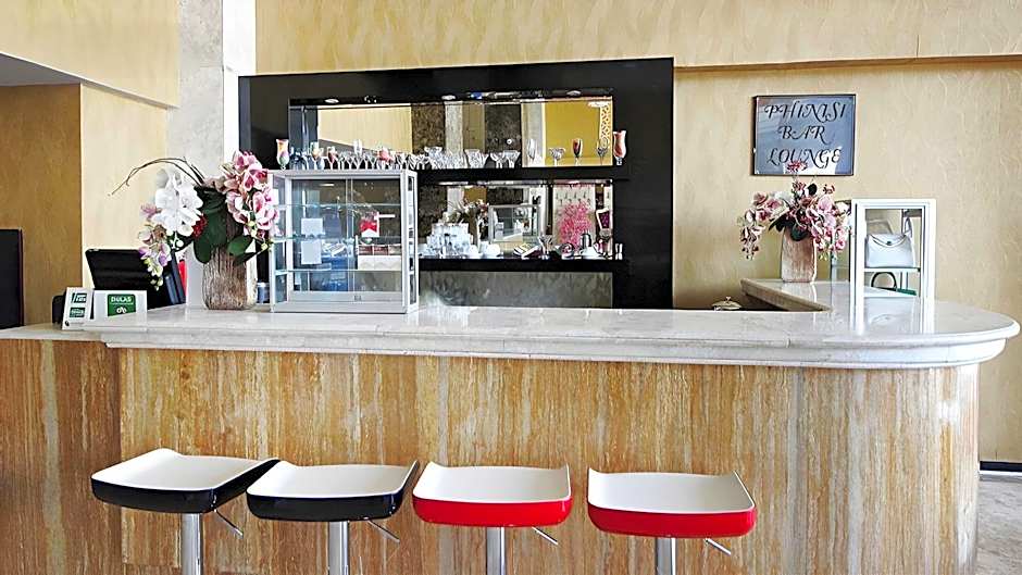 Travellers Hotel Phinisi