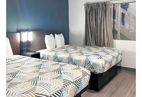 2 Queen Beds | Suite, Smoking, Kitchen