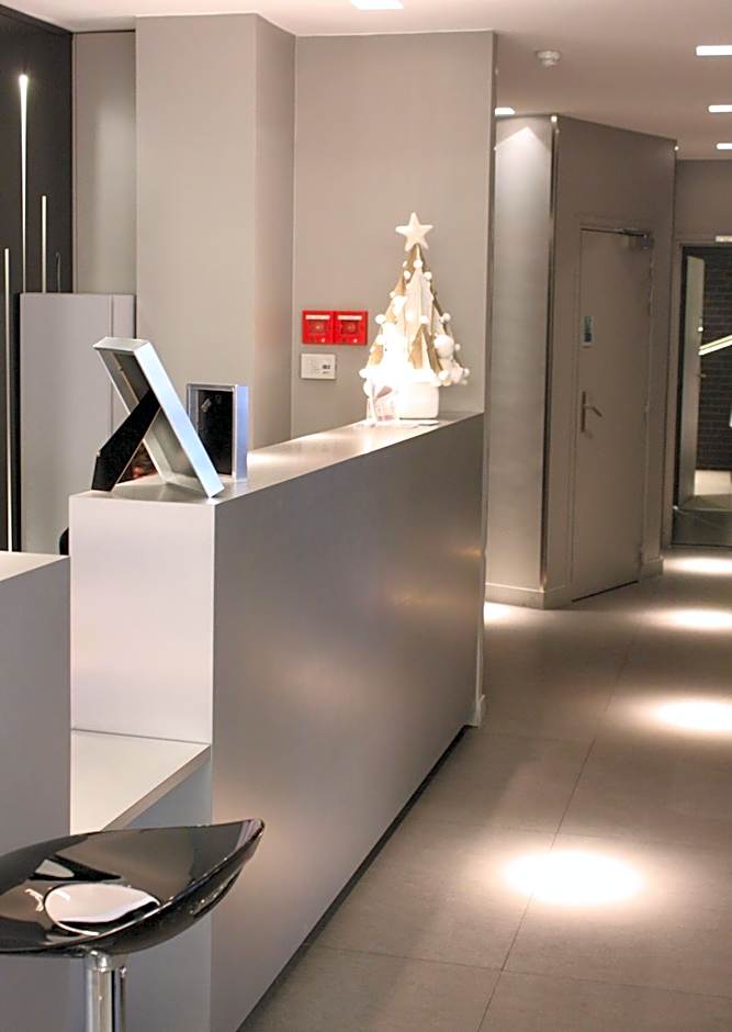 Arc De Triomphe Etoile Hotel