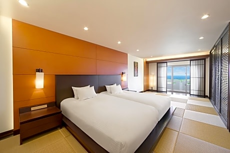 Japanese Style Junior Suite with Two Single Beds/One Sofa Bed/One Extra bed - Ocean/Sea View