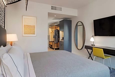 1 King Bed Premium Accessible Room