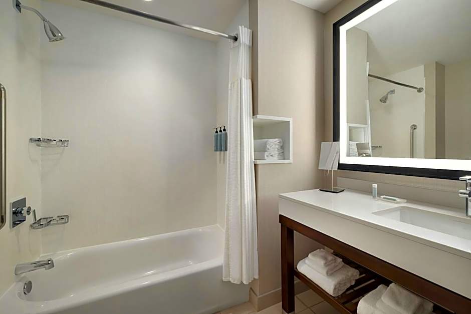 Courtyard by Marriott Portland Downtown/Waterfront