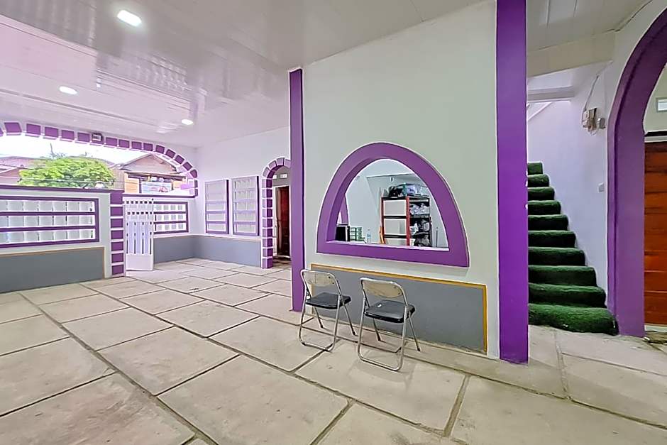 RedDoorz @ Jalan Ahmad Yani Karawang