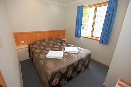 Two-Bedroom Ensuite Cabin - 4 Berth