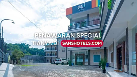 Sans Hotel Queen Batu