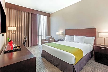 1 King Bed Deluxe Accessible Family Room Non-Smoking