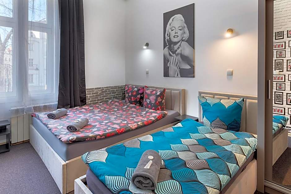 70s Hostel
