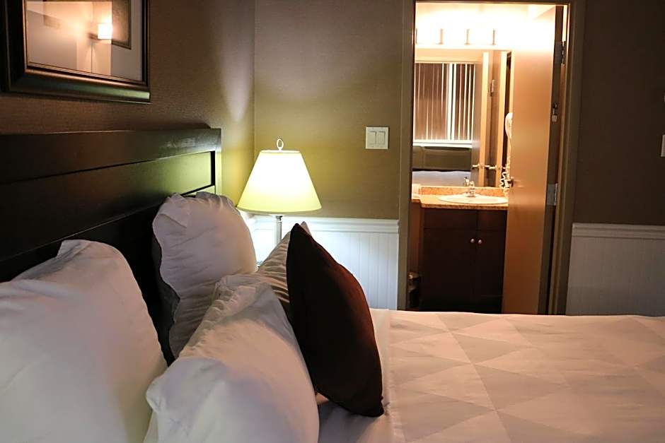 Nomad Hotel & Suites