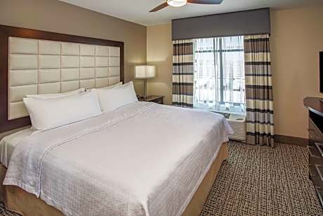 1 King 1 Bdrm Mobility Acc Bathtub Ste Nosm0k