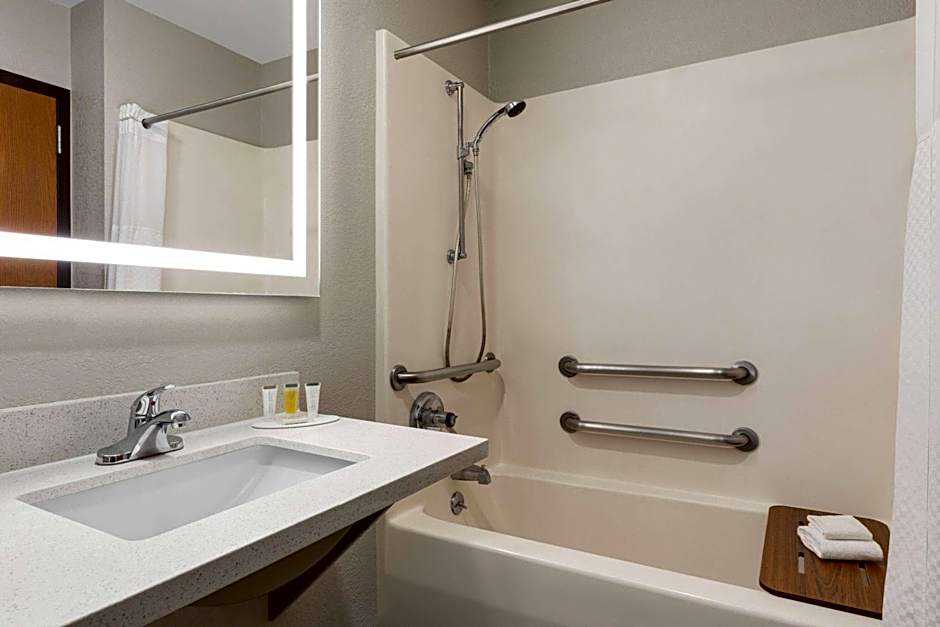 Days Inn by Wyndham Hillsboro