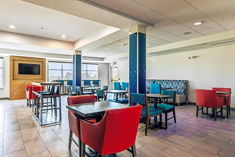 Holiday Inn Express Hotel & Suites Salina By IHG