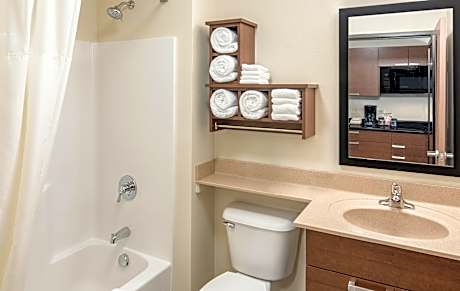 2 Queen Beds Hearing Impaired