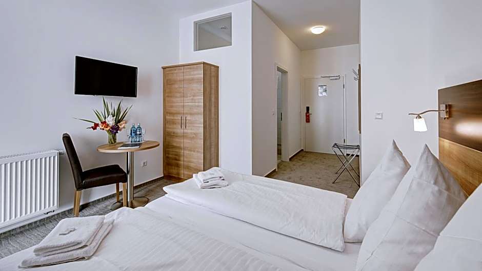 Boutique-Hotel Kronenstuben - unschlagbare Zentrumsnähe direkt am Marstall & Marktplatz - Schloss in 3 Min - Frühstück - Langzeitmiete