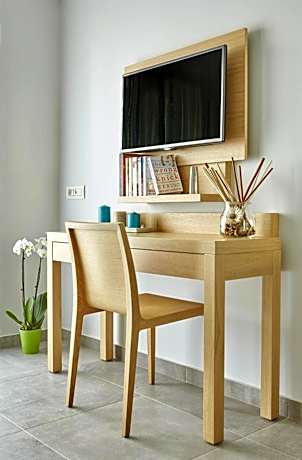 Superior Suite with pool view