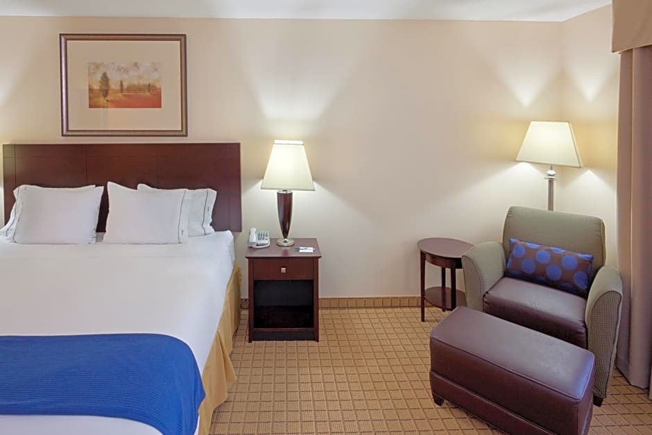 Holiday Inn Express Hotel & Suites Rochester, an IHG Hotel