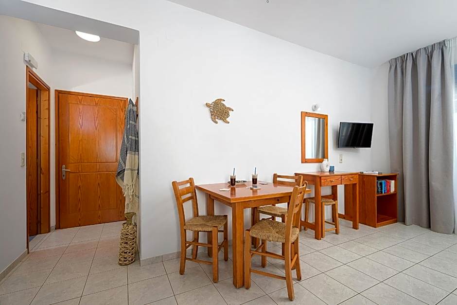 Finikas Studios & Apartments - Kalamaki Holidays