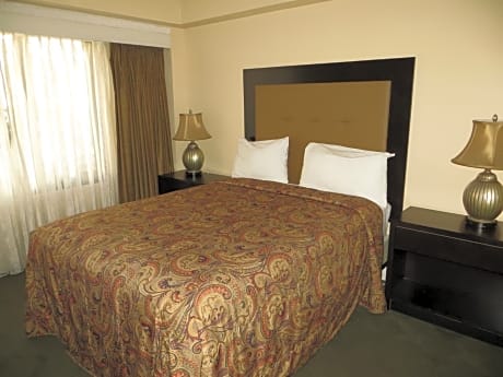 One-Bedroom Suite (No Resort Fee)