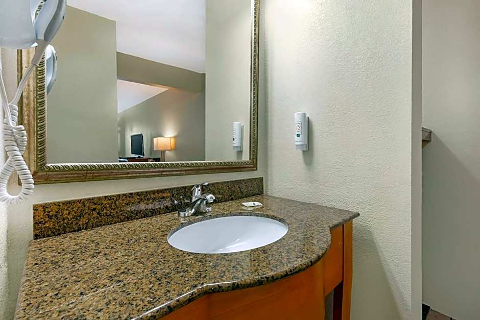 Quality Inn Lumberton North