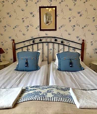 Double Room with Shared Shower and Toilet