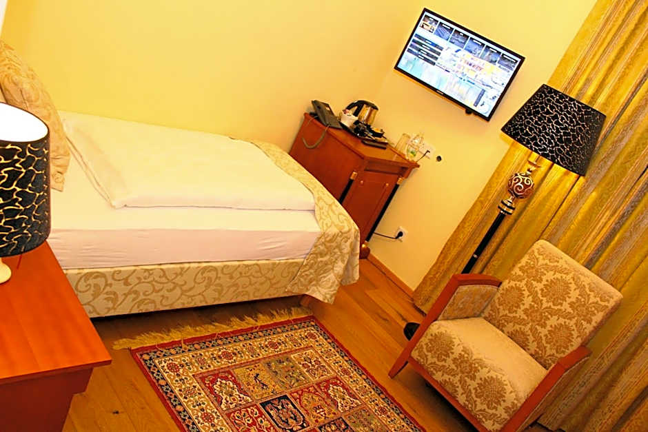 Photo 1 of 4 of Single Room