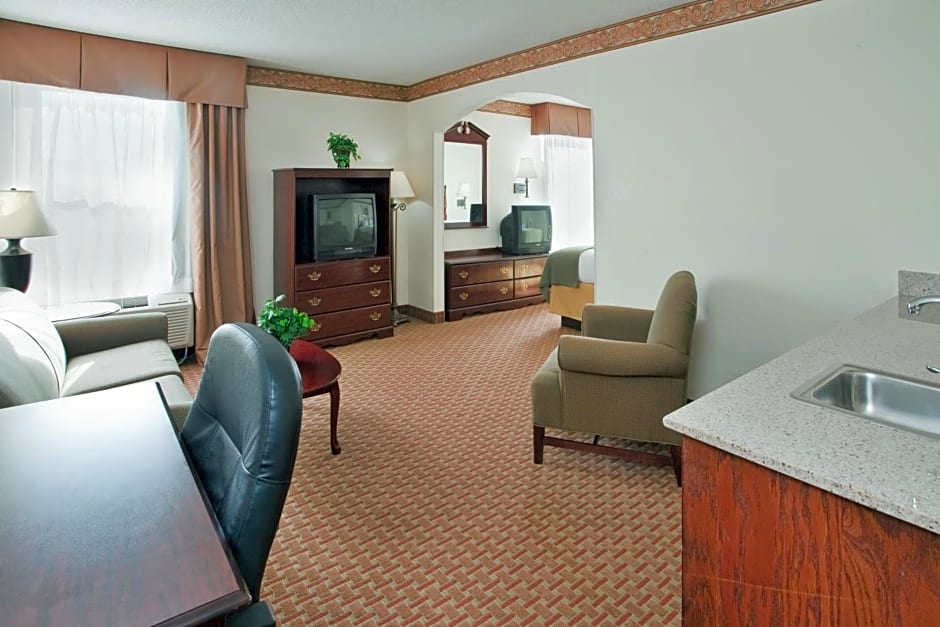 Holiday Inn Express & Suites Wilson I-95, an IHG Hotel