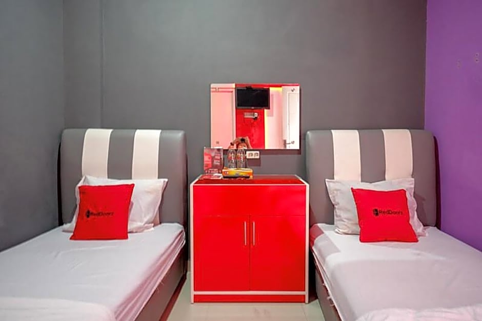 RedDoorz near Terminal Mendolo Wonosobo