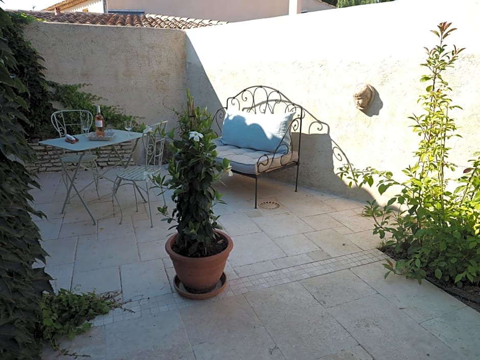 B&B Le Chat Sur Le Toit – Lourmarin, UT
