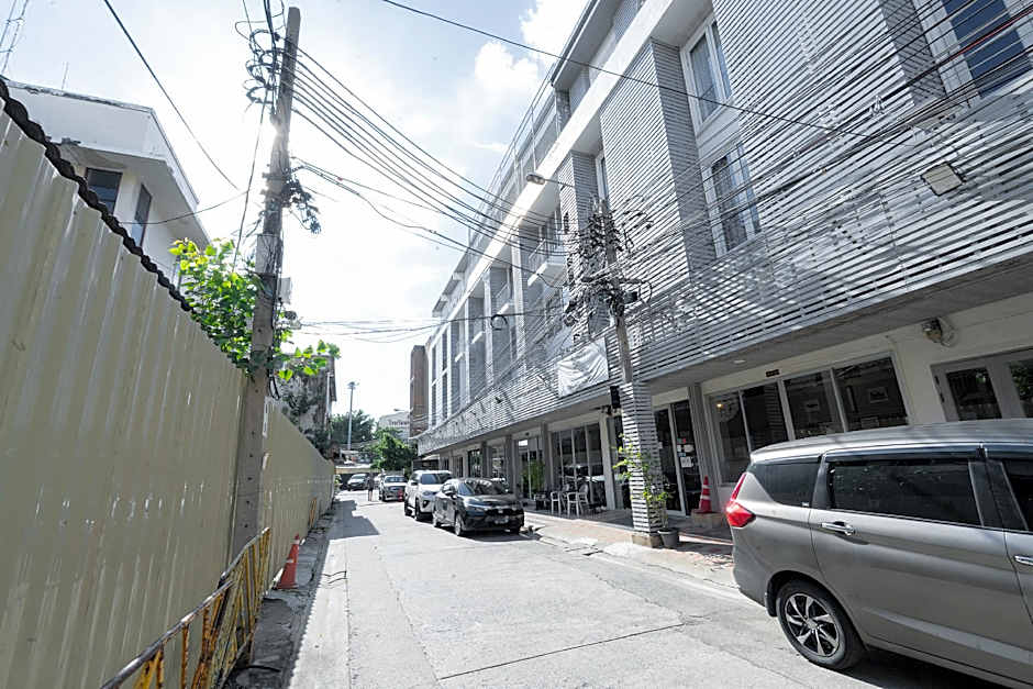 Ratchadamnoen Residence