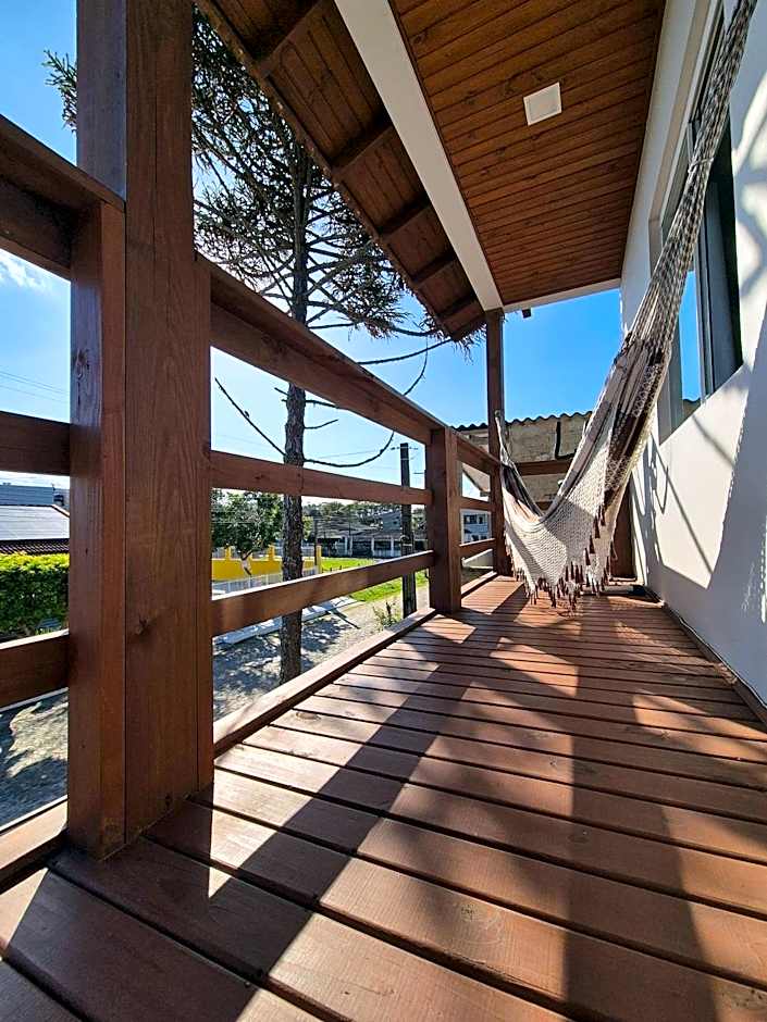 Casa no segundo andar na Praia da Cal com ar e sacada