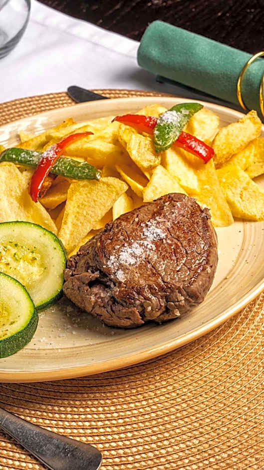 Hotel · Restaurante Asador Tio Manolo