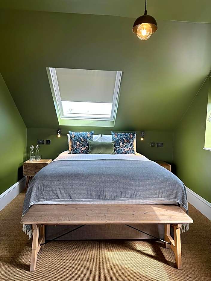 Rooms Above Sugar Boat