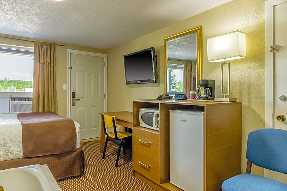 Motel 6 Campbellford, ON