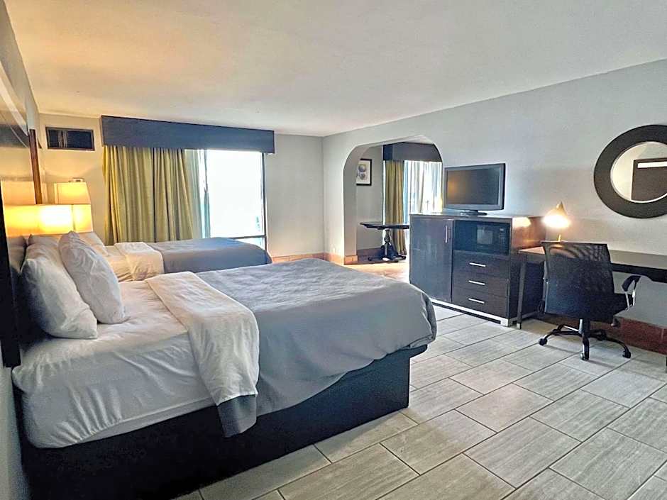 Quality Inn & Suites Gulf Breeze Bayside near Pensacola Beach