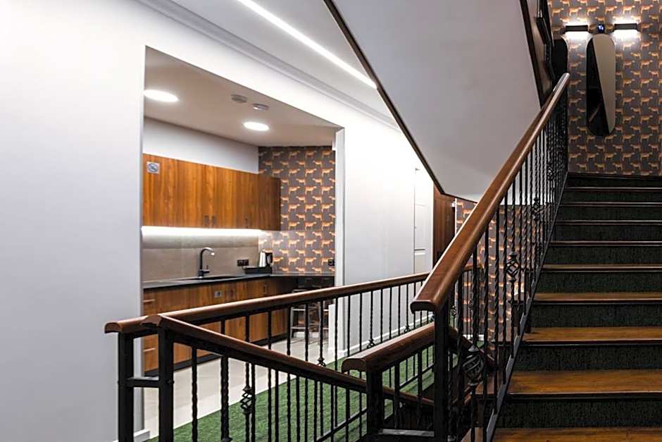 Forrest Apartments & Hostel