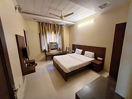 Super Deluxe Air Conditioining Room