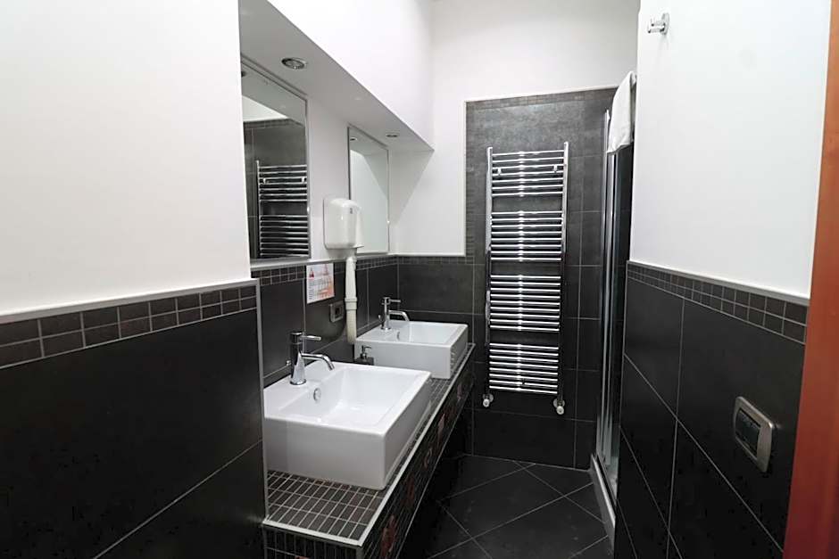 Cardinal Vatican Inn