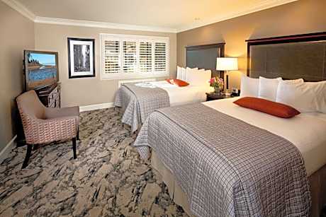 2 Double Beds Non-Smoking Microwave And Refrigerator Wi-Fi Full Breakfast