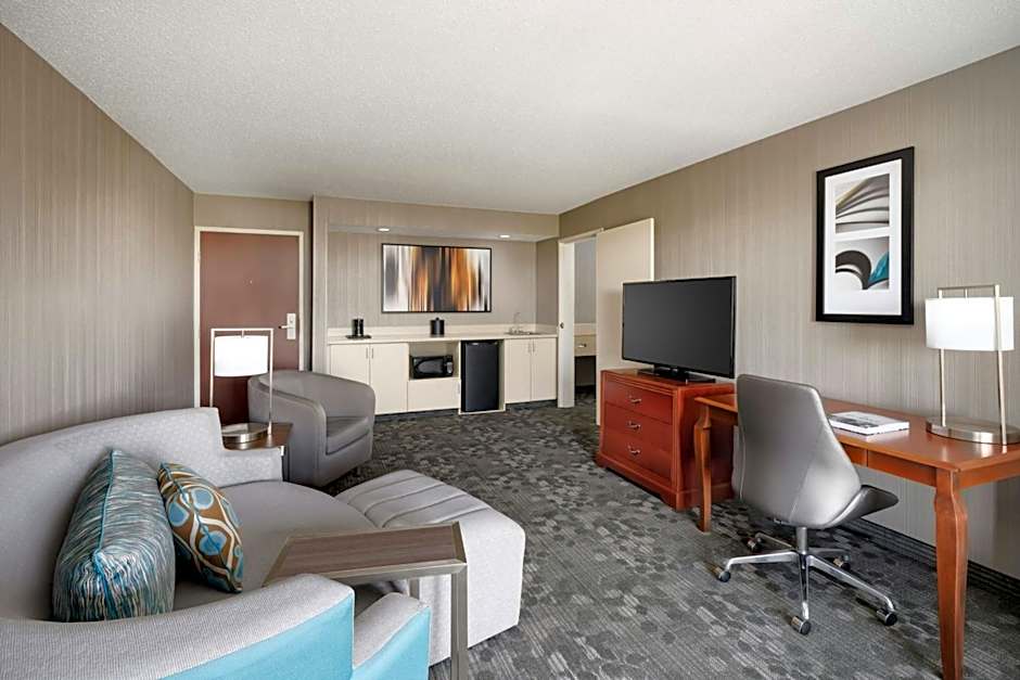 Courtyard by Marriott Chicago Bloomingdale